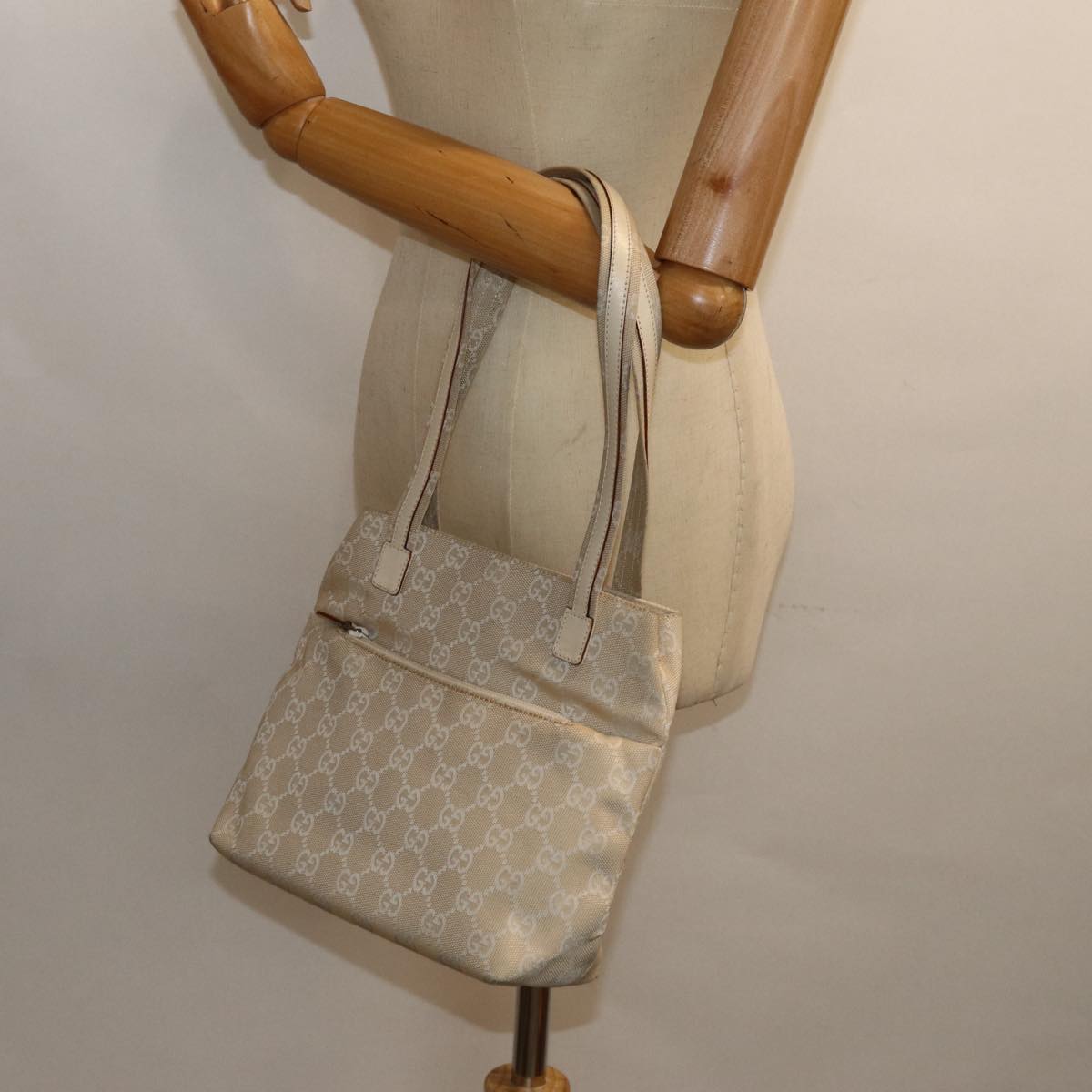 GUCCI GG Canvas Shoulder Bag White 002 1075 78892