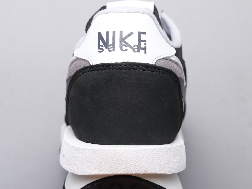 GLM - NKE Waffle Black & White