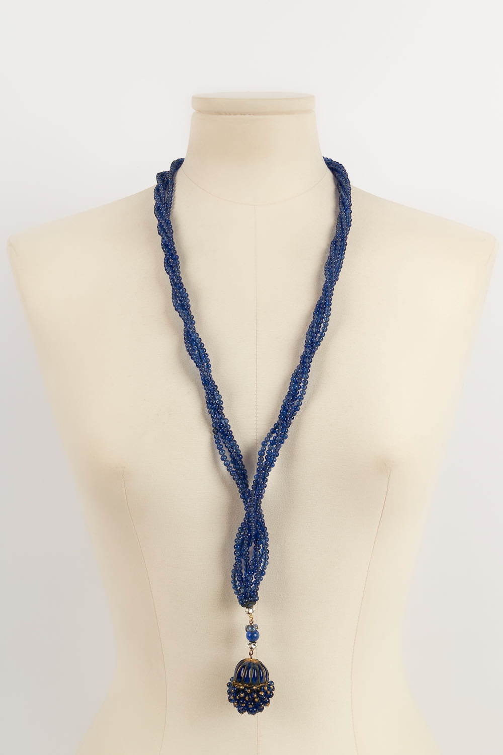 Collier en verre ancien