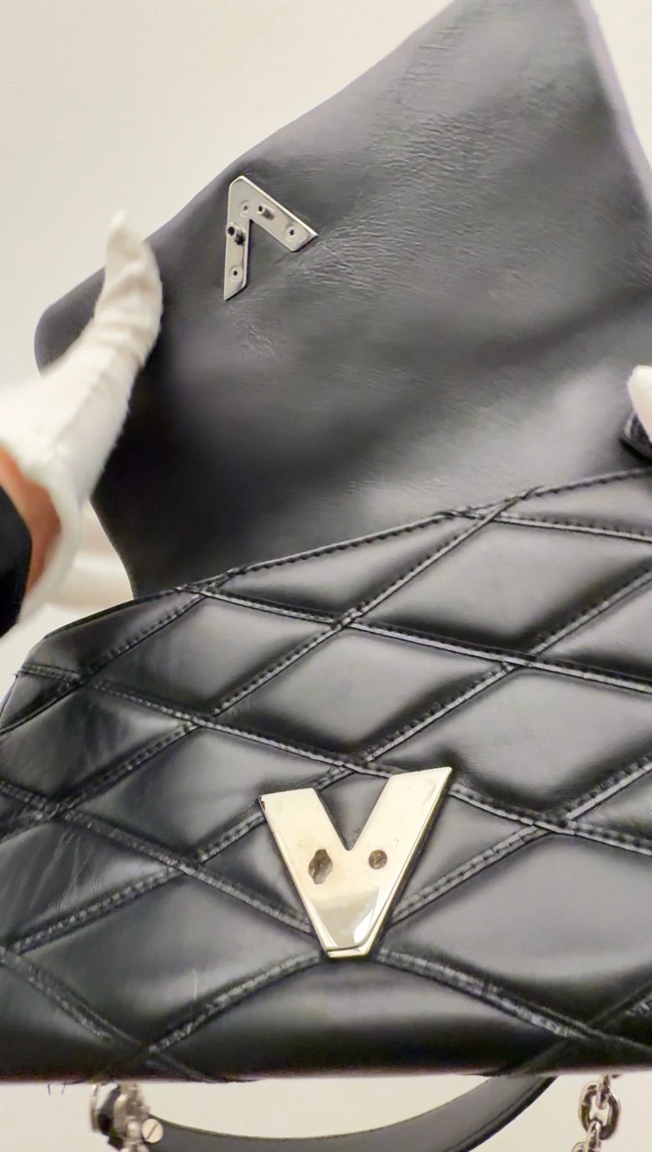 Louis Vuitton Black Malletage Leather B24-23