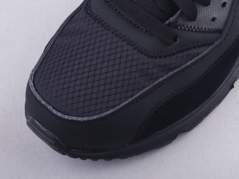 GLM - Max90 black and white