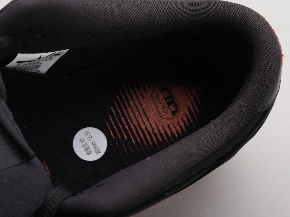 GLM - NKE Staple black dove