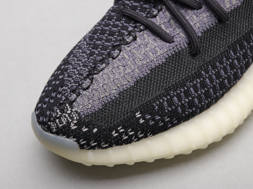 GLM - Yzy 350 Carbon Black Sesame Sneaker