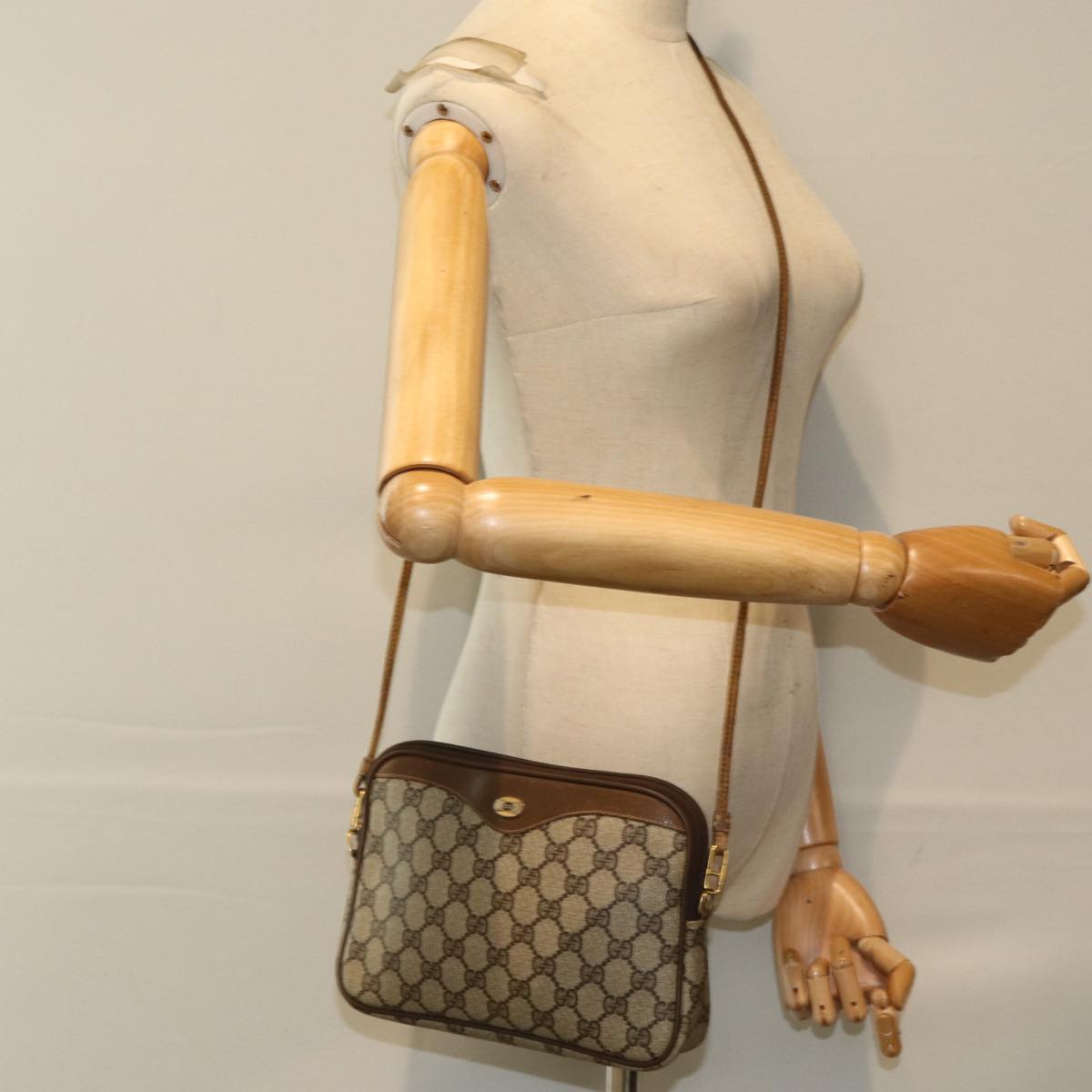 GUCCI GG Supreme Shoulder Bag PVC Leather Beige 97 02 068 80806