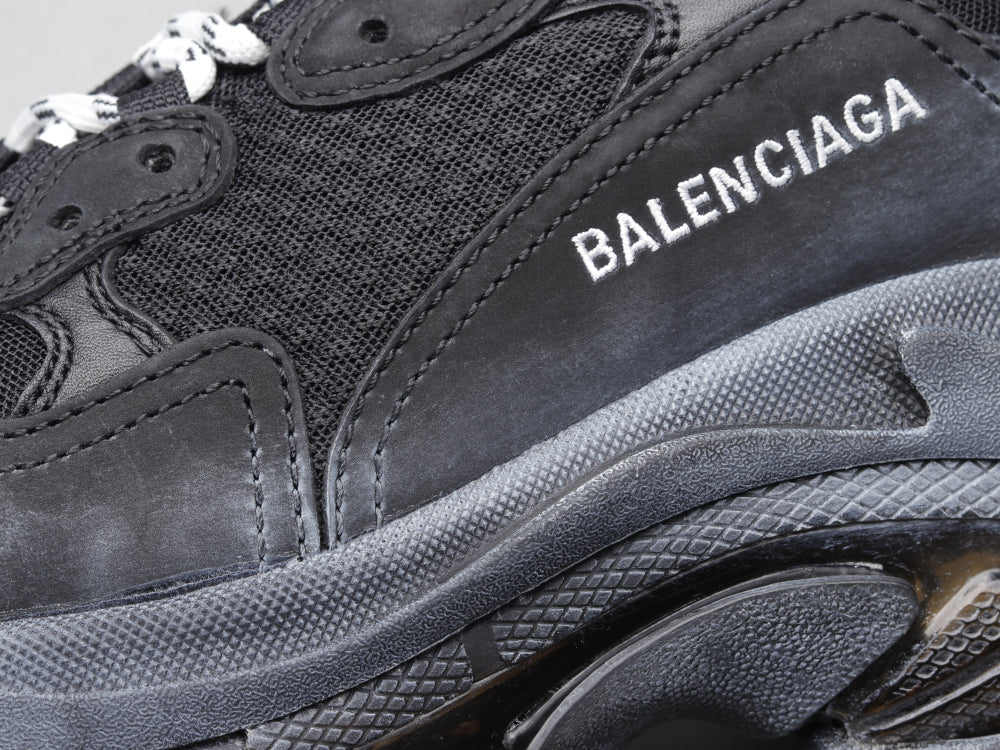 GLM - Bla Triple S Air Cushion Black Sneaker