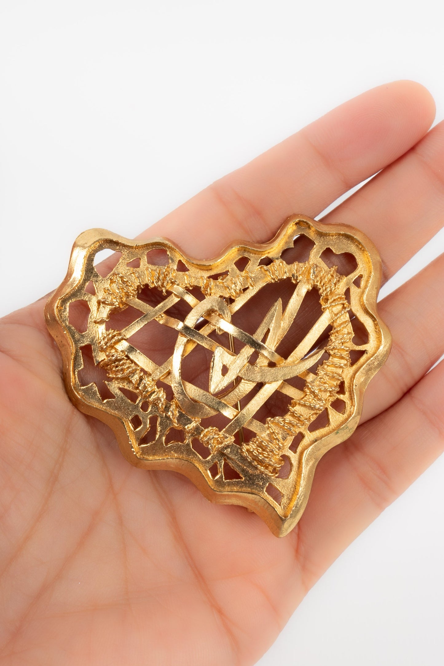 Broche coeur Christian Lacroix