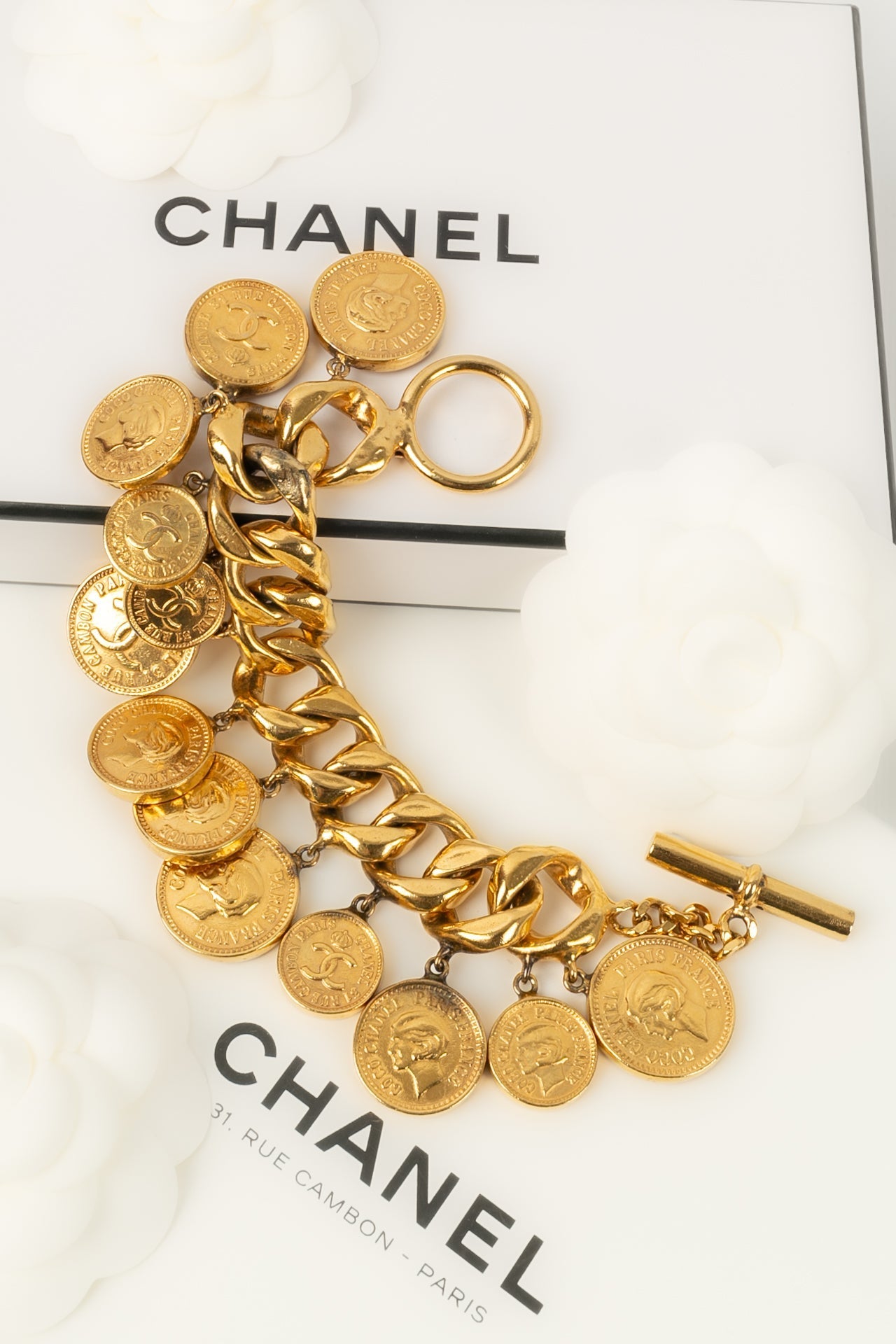 Bracelet dorÃ© Chanel Haute Couture