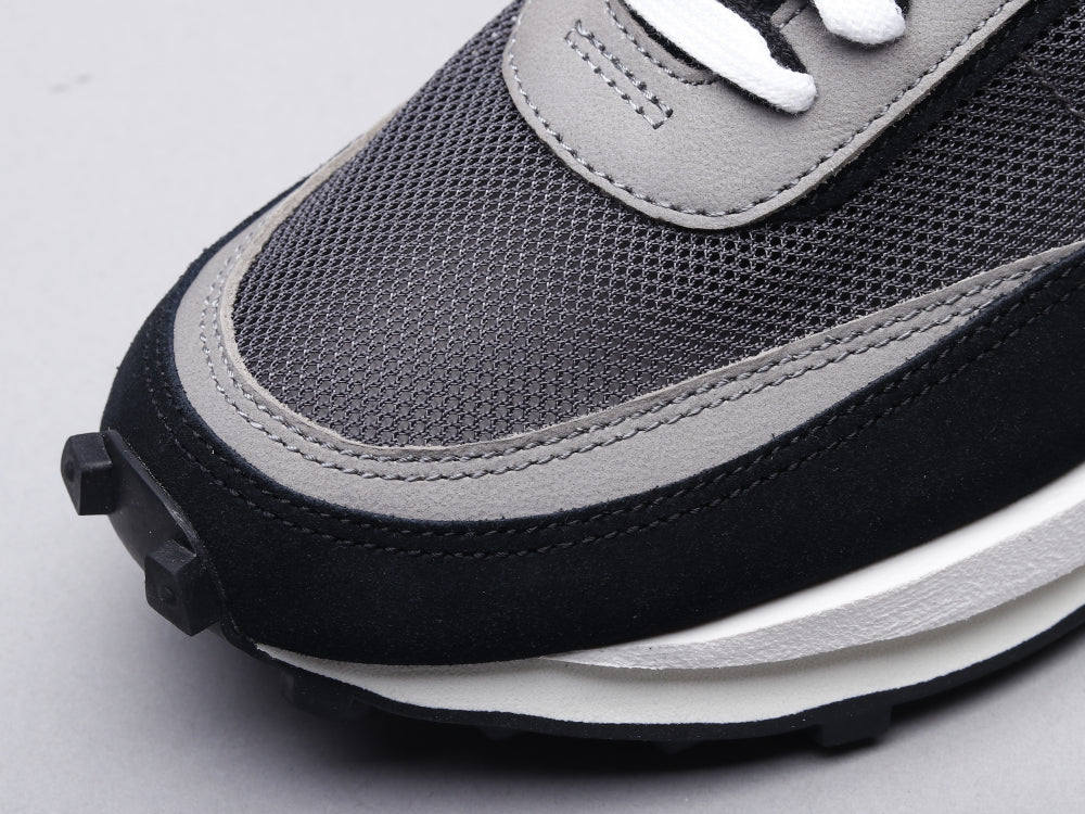 GLM - NKE Waffle Black & White