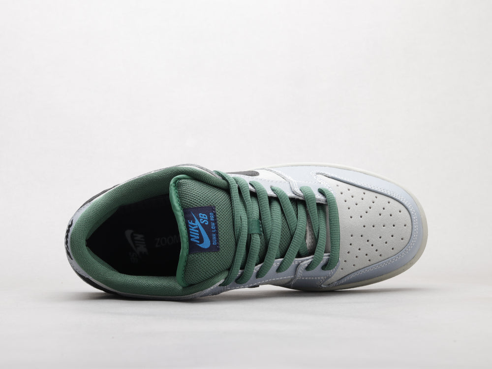 GLM - NKE SB Dunk Low ???Maple Leaf???