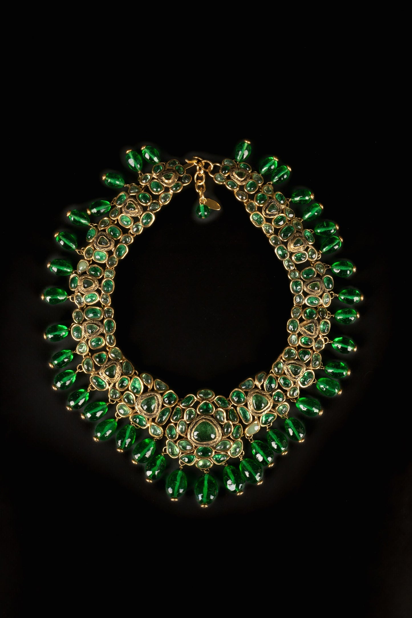 Collier en pÃ¢te de verre Chanel