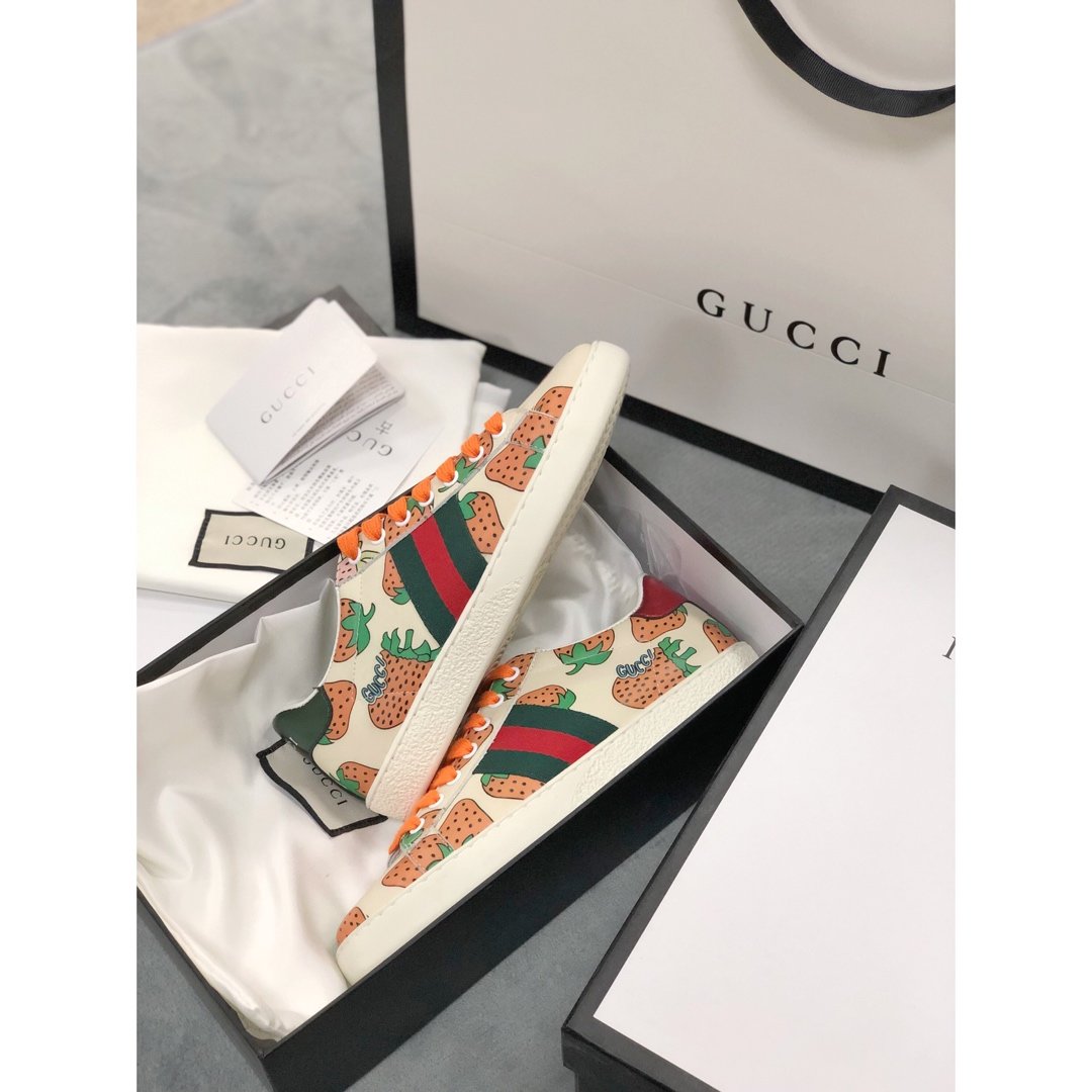 GLM-GCI  ACE LEATHER SNEAKER WITH  STRAWBERRY 107
