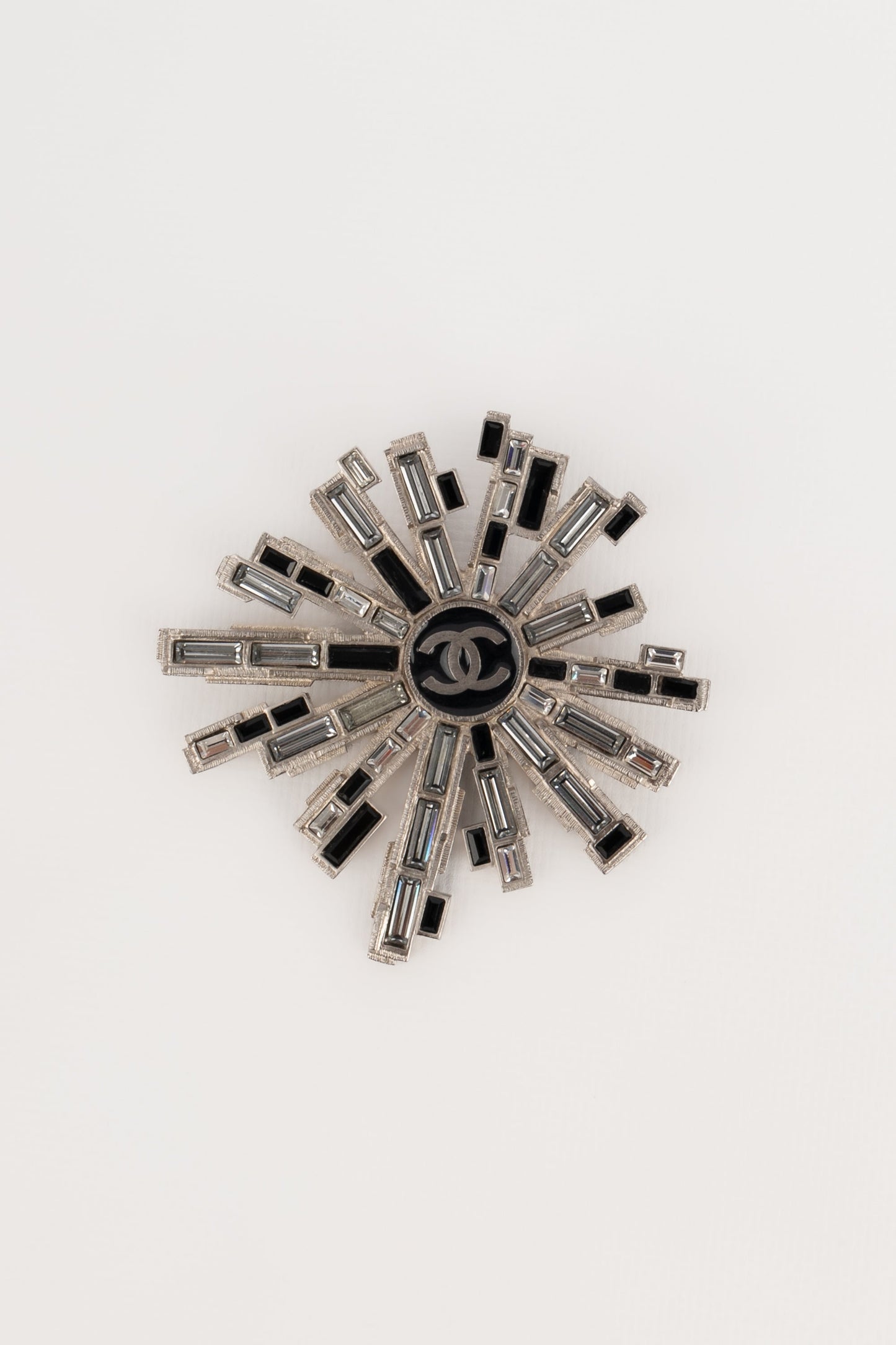Broche argentÃ©e Chanel