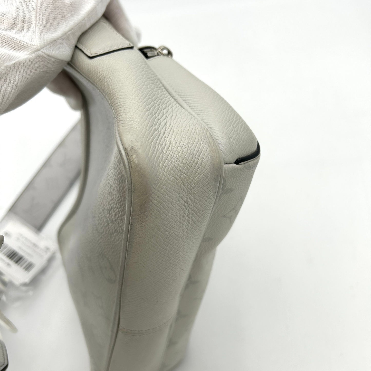 LOUIS VUITTON Taiga Monogram Outdoor Messenger White LA34608