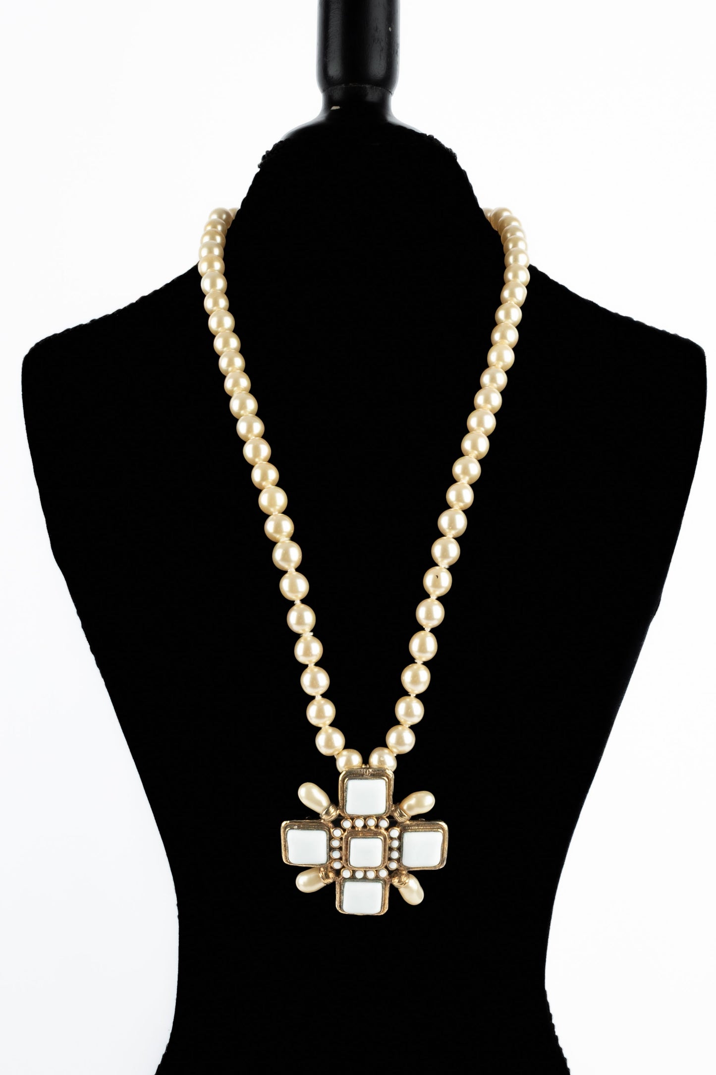 Collier croix Chanel 2001