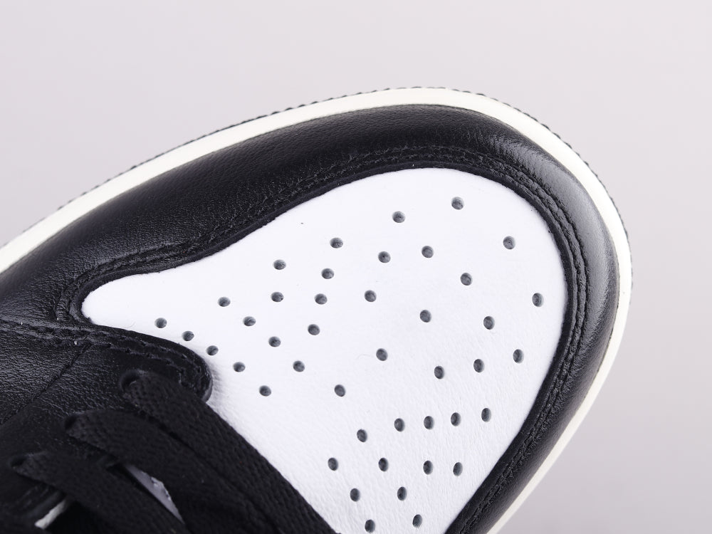 GLM - AJ1 Red Hook Black Toe