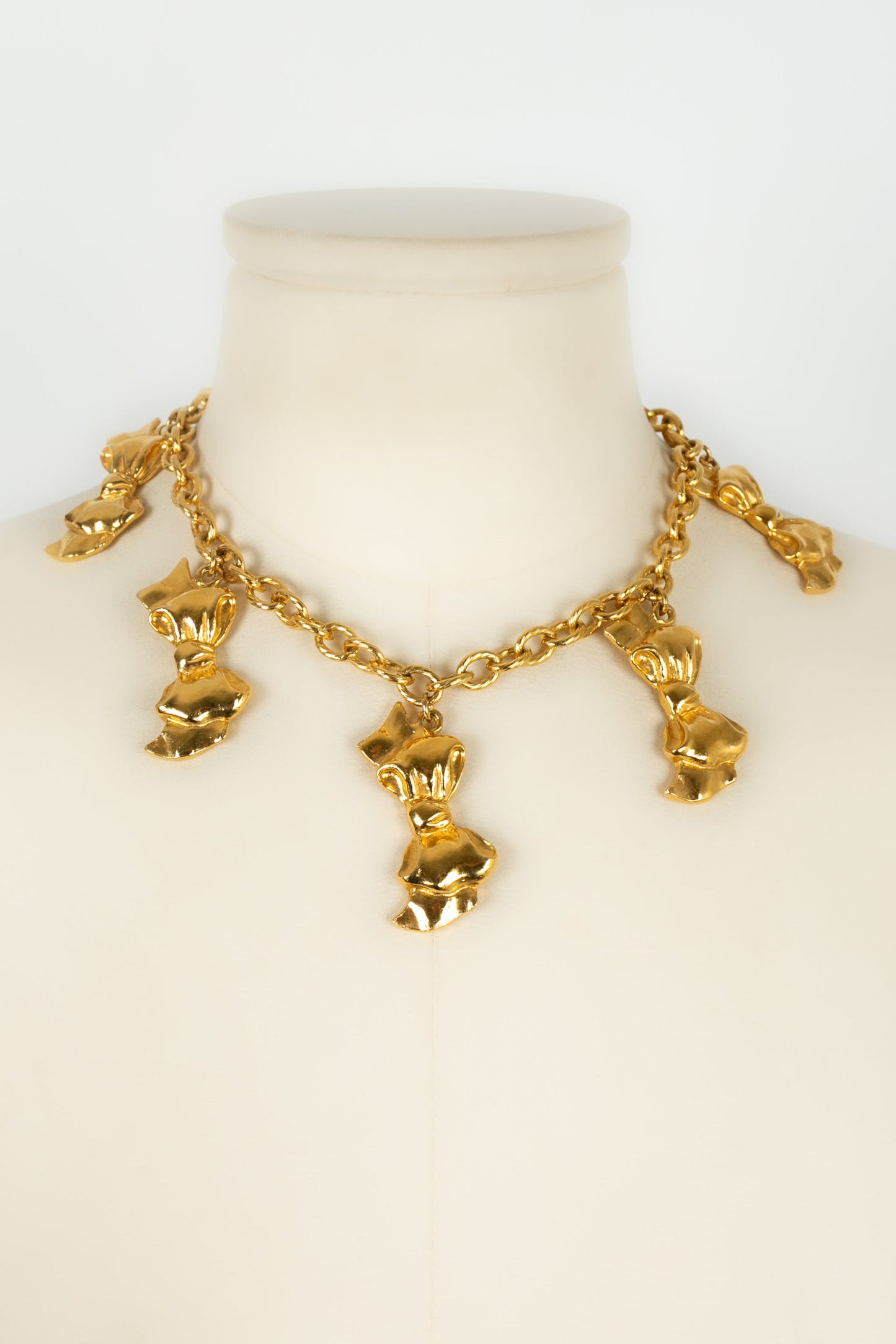Collier dorÃ© Chanel
