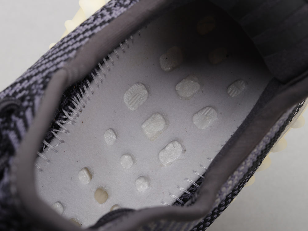 GLM - Yzy 350 Carbon Black Sesame Sneaker