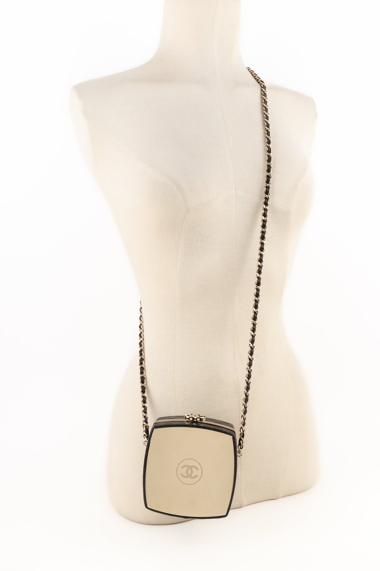 Sac minaudiÃ¨re "Poudre Compacte" Chanel 2021