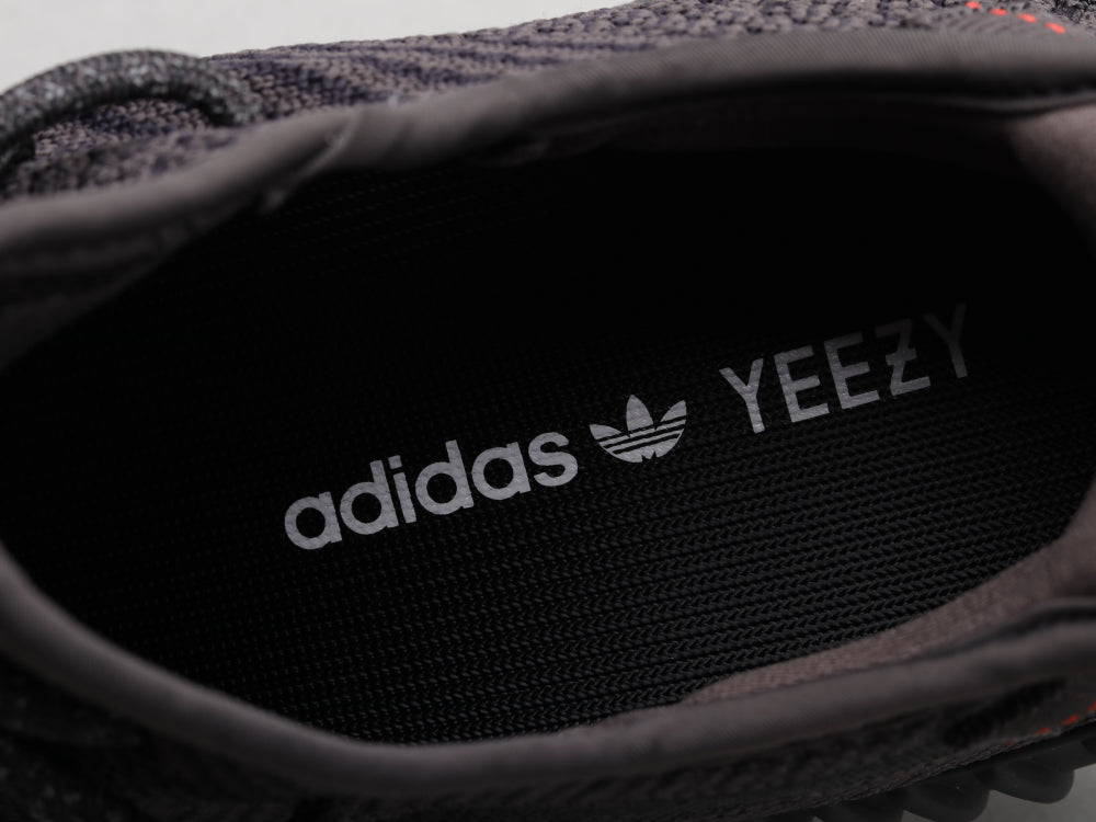 GLM - Yzy 350 Black Angel Sneaker