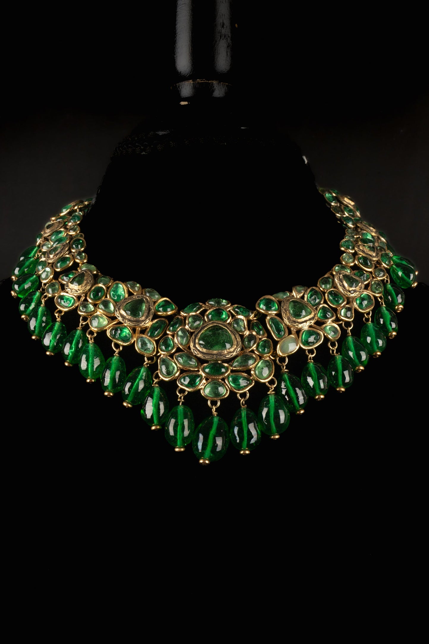Collier en pÃ¢te de verre Chanel
