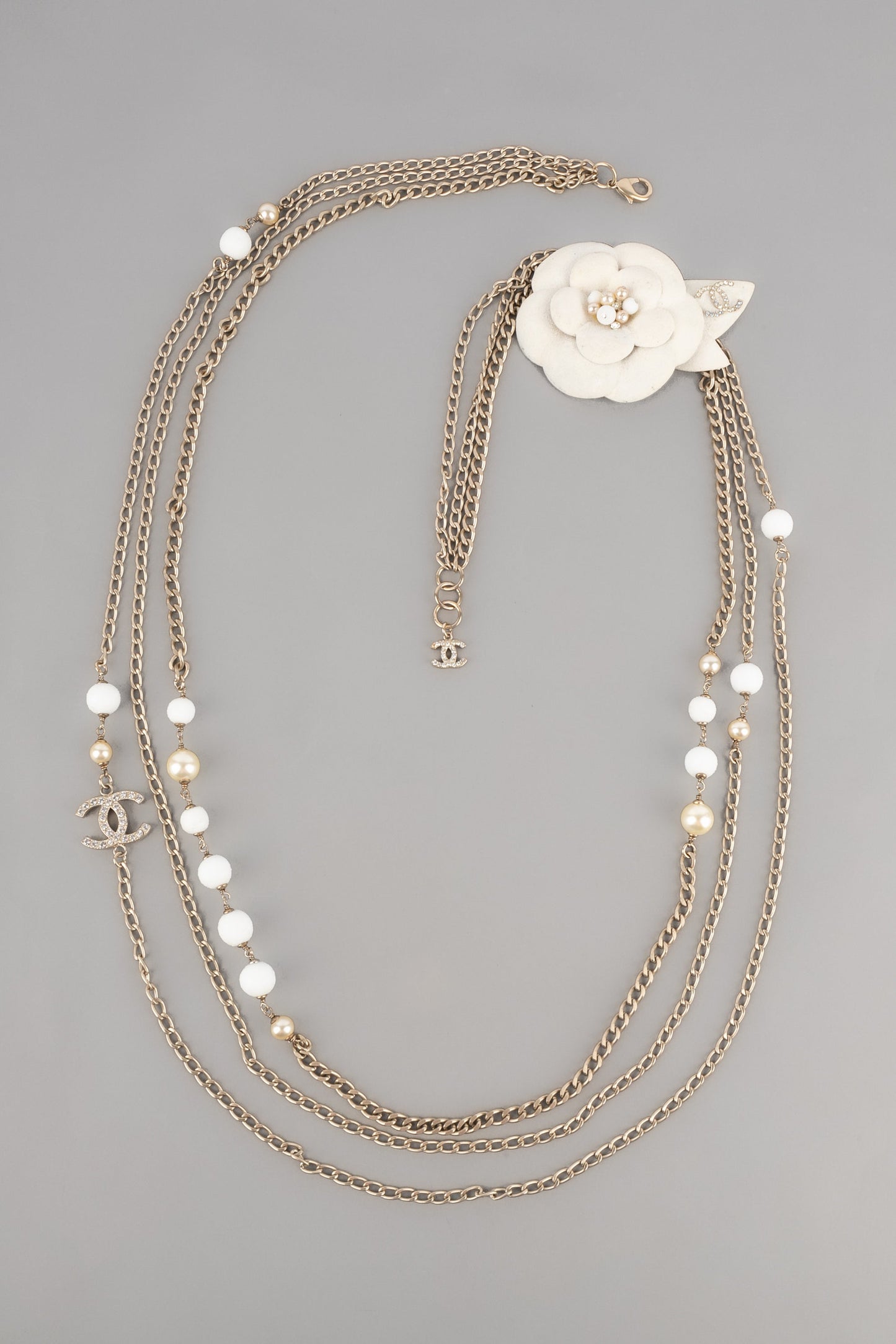 Collier camÃ©lia Chanel 2005