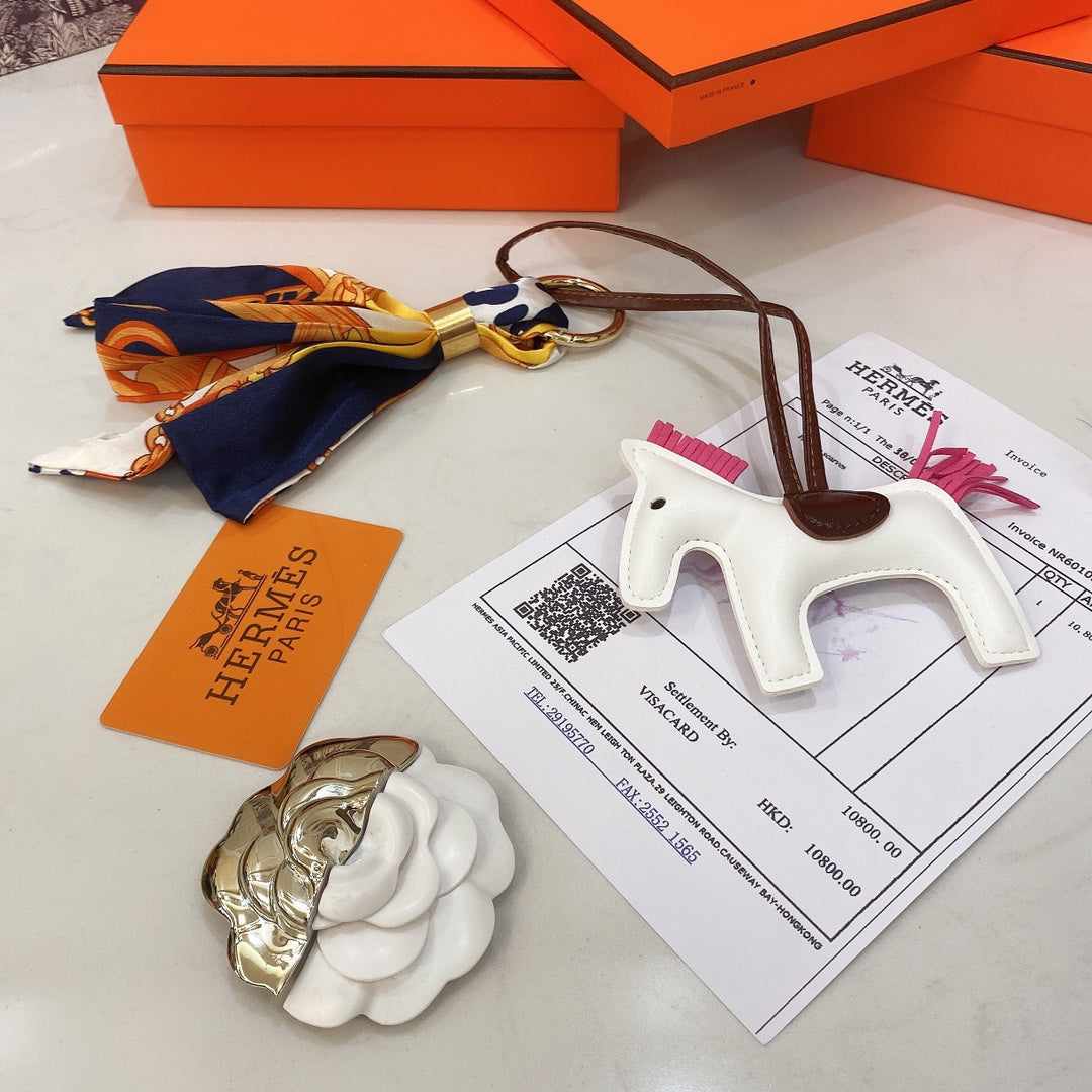 GLM -Top Quality Keychains LUV 088