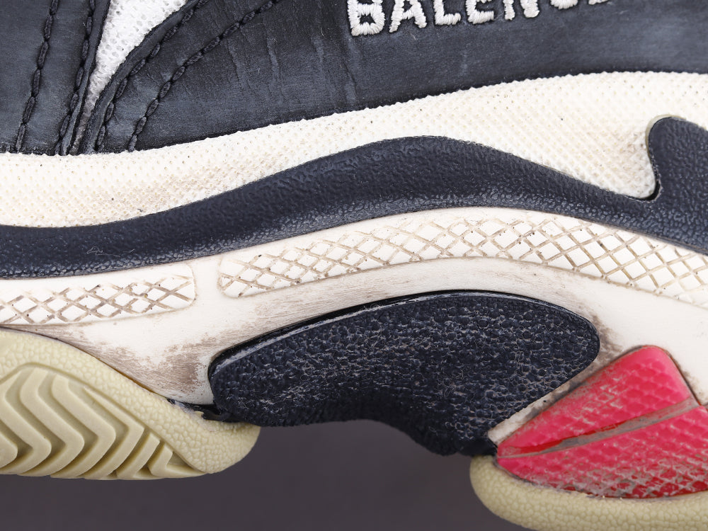GLM - Bla Triple S Black And White Powder Sneaker