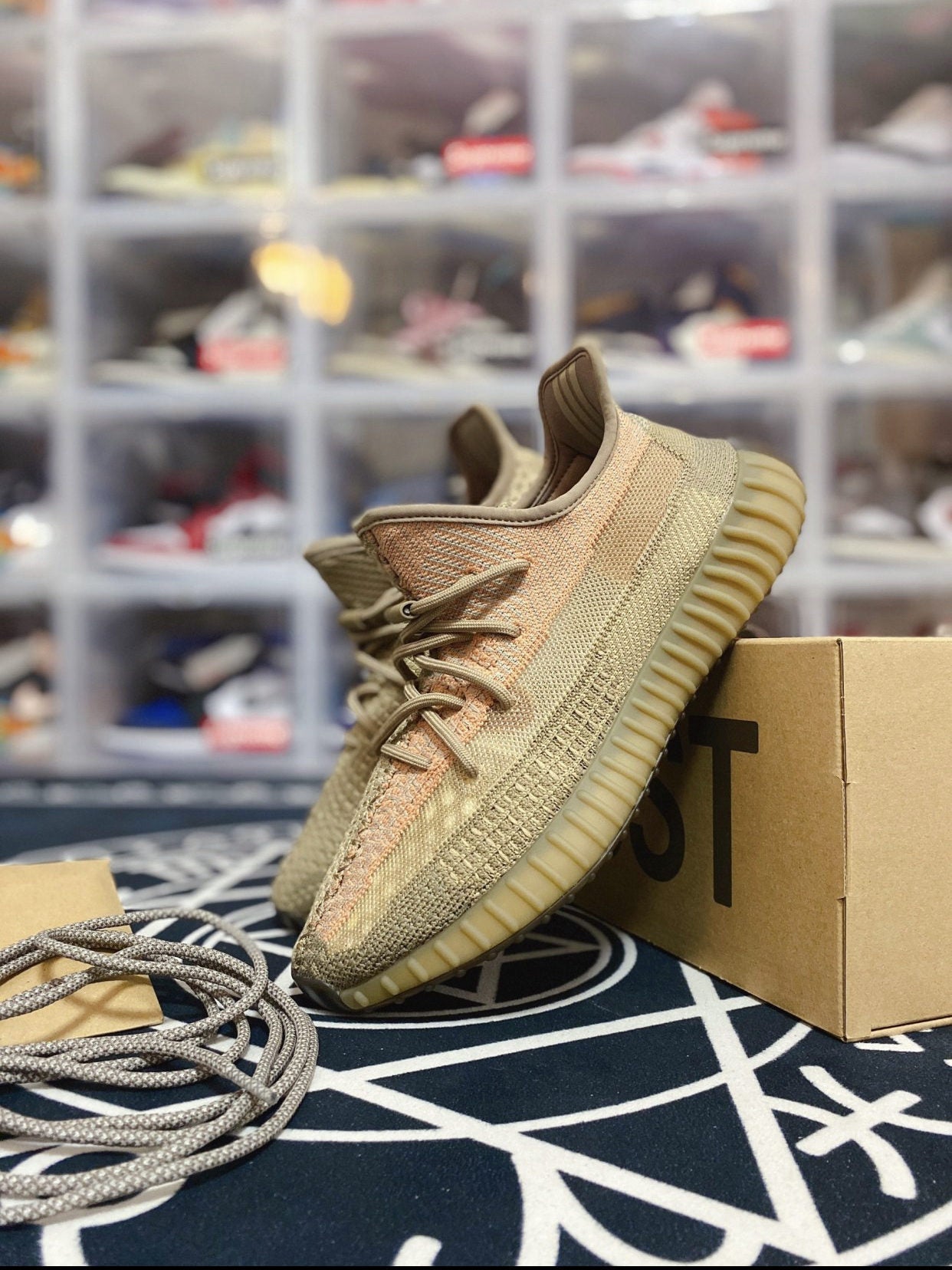 GLM - Yzy 350 Dirty Orange Angel Sneaker