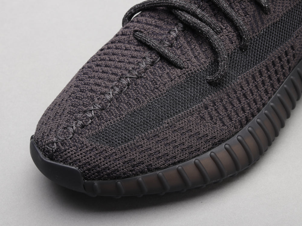 GLM - Yzy 350 Black Angel Sneaker