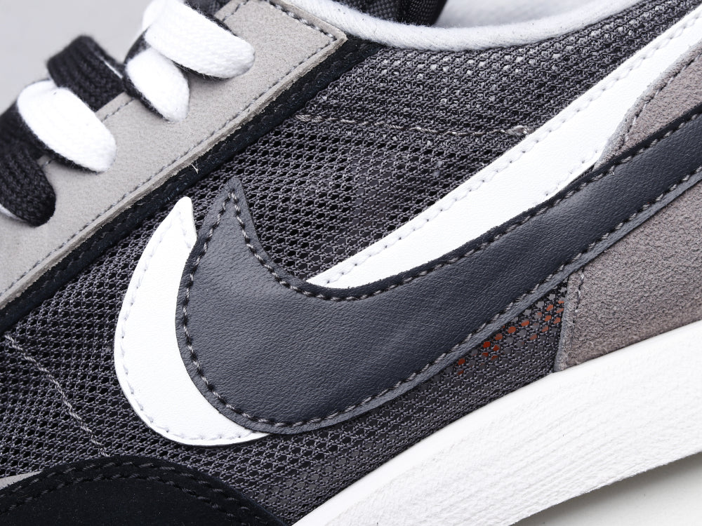 GLM - NKE Waffle Black & White