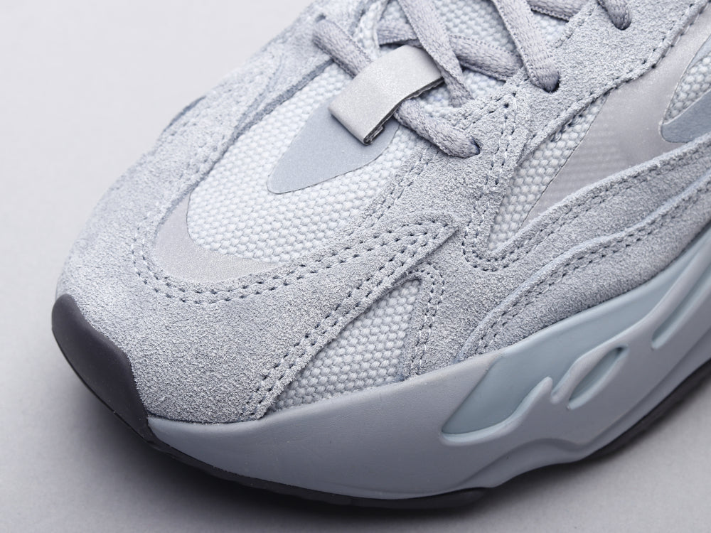 GLM - Yzy 700 Hospital Blue Sneaker