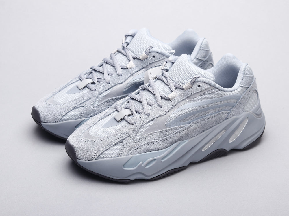 GLM - Yzy 700 Hospital Blue Sneaker