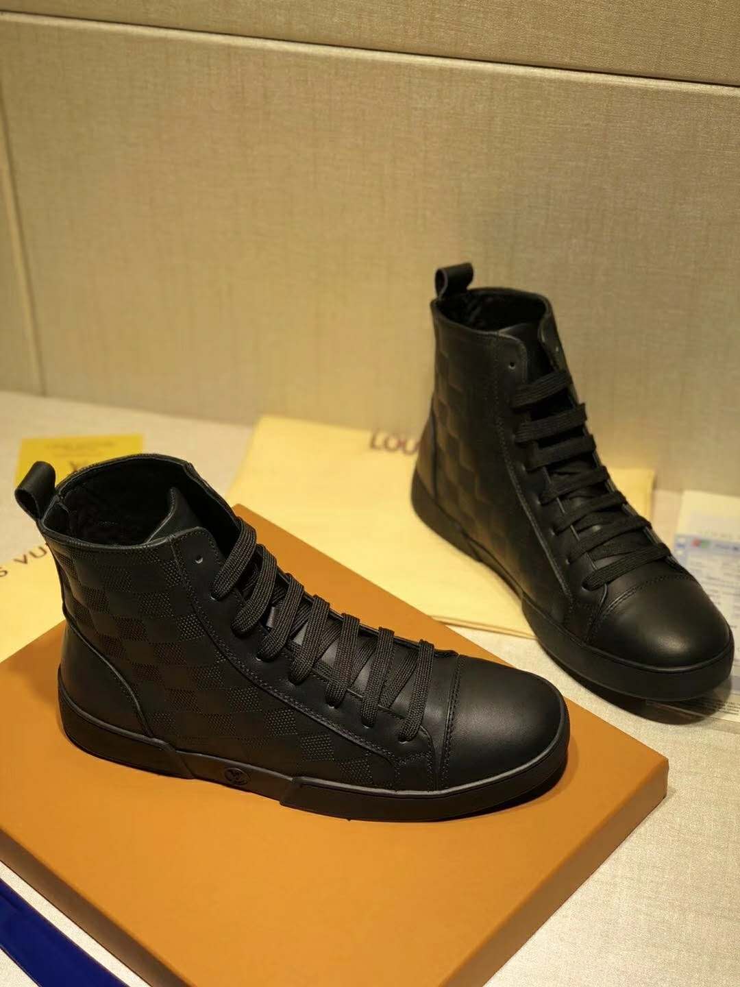 GLM - Top Quality Luv Sneaker 073