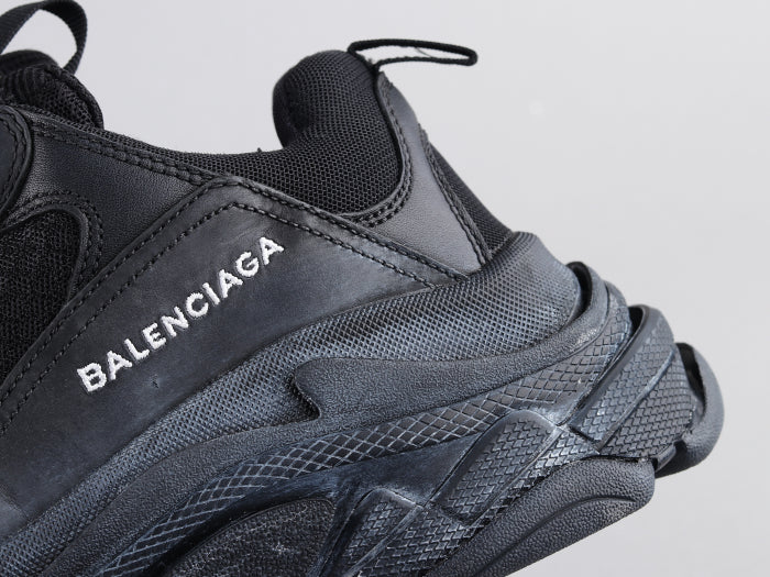 GLM - Bla Triple S Pure Black Sneaker
