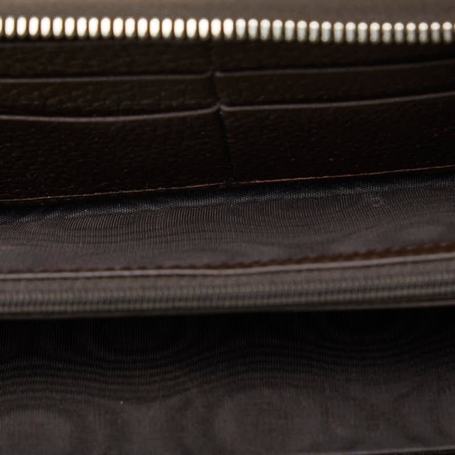Gucci Zip around