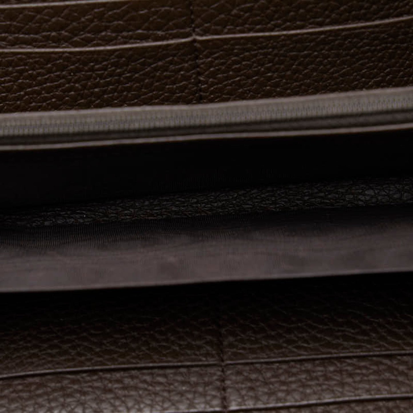 Gucci Zip around
