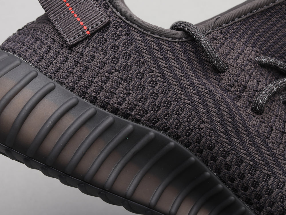 GLM - Yzy 350 Black Angel Sneaker