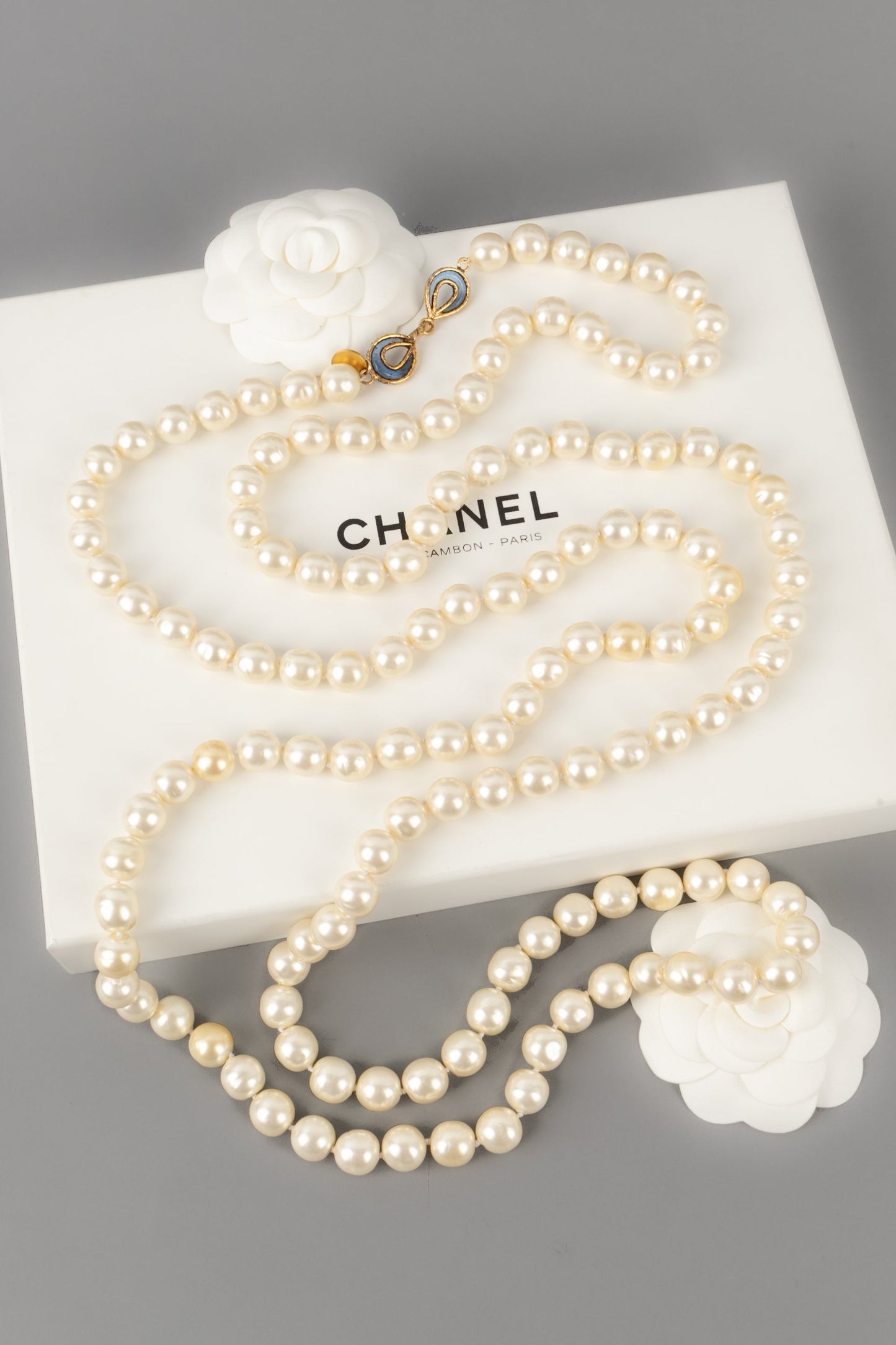 Collier / sautoir de perles nacrÃƒÆ’Ã‚Â©es Chanel
