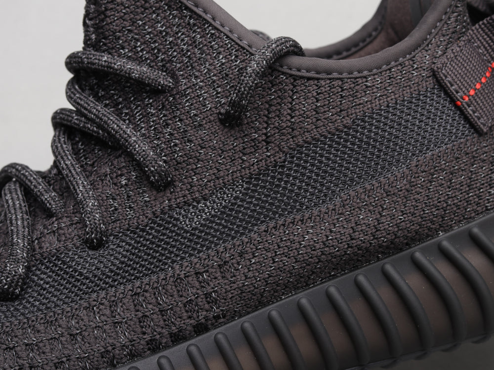 GLM - Yzy 350 Black Starry Sneaker