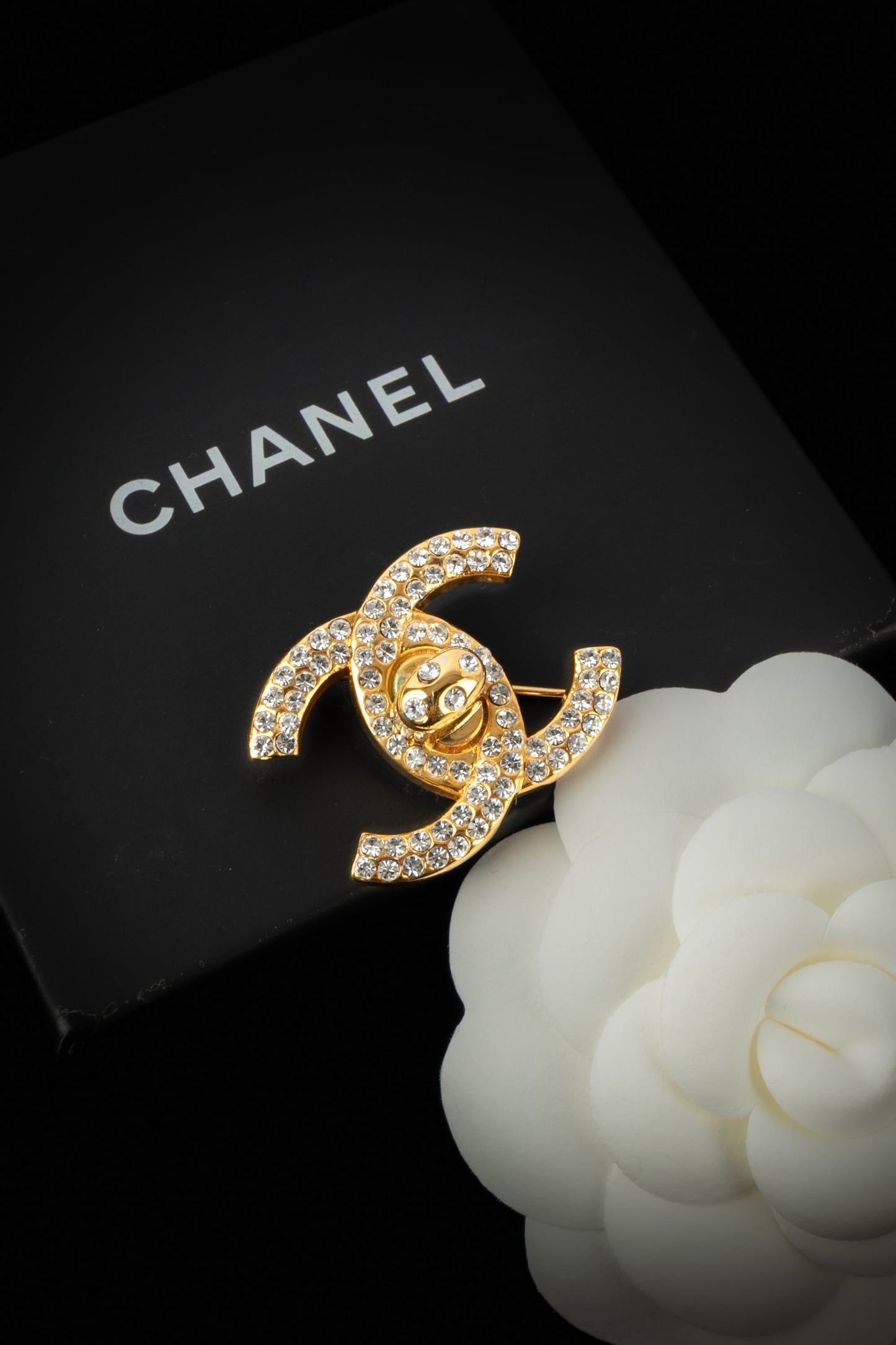 Broche tourniquet Chanel