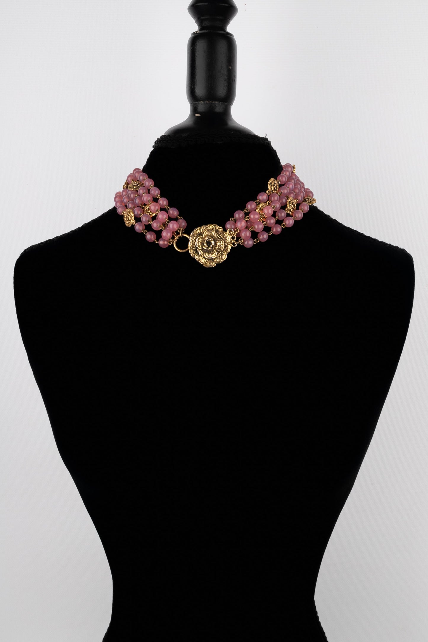 Collier camÃ©lia rose Chanel