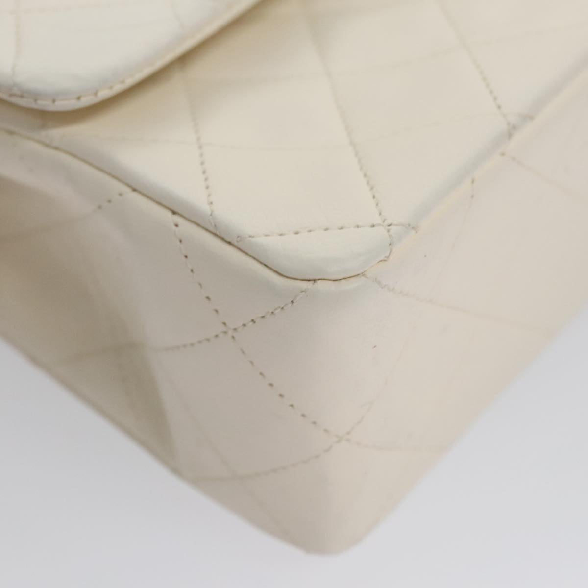 CHANEL Matelasse Chain Shoulder Bag Leather White Gold CC 96085