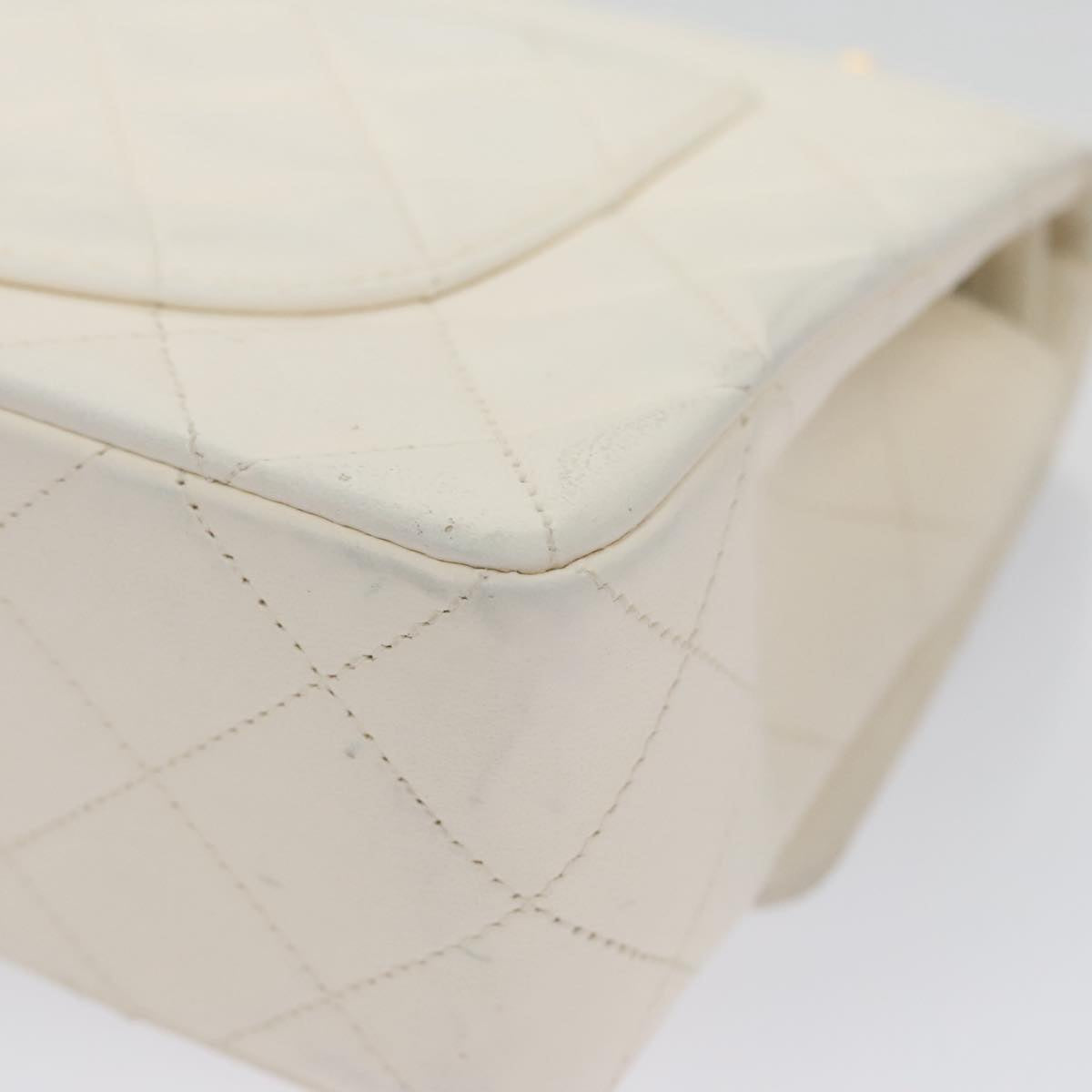 CHANEL Matelasse Chain Shoulder Bag Leather White Gold CC 96085