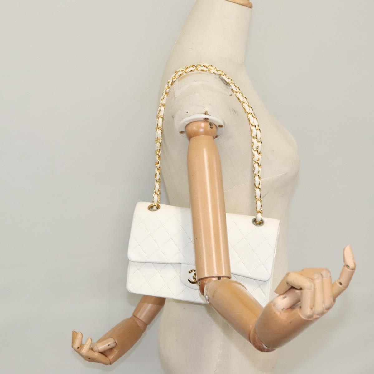 CHANEL Matelasse Chain Shoulder Bag Leather White Gold CC 96085