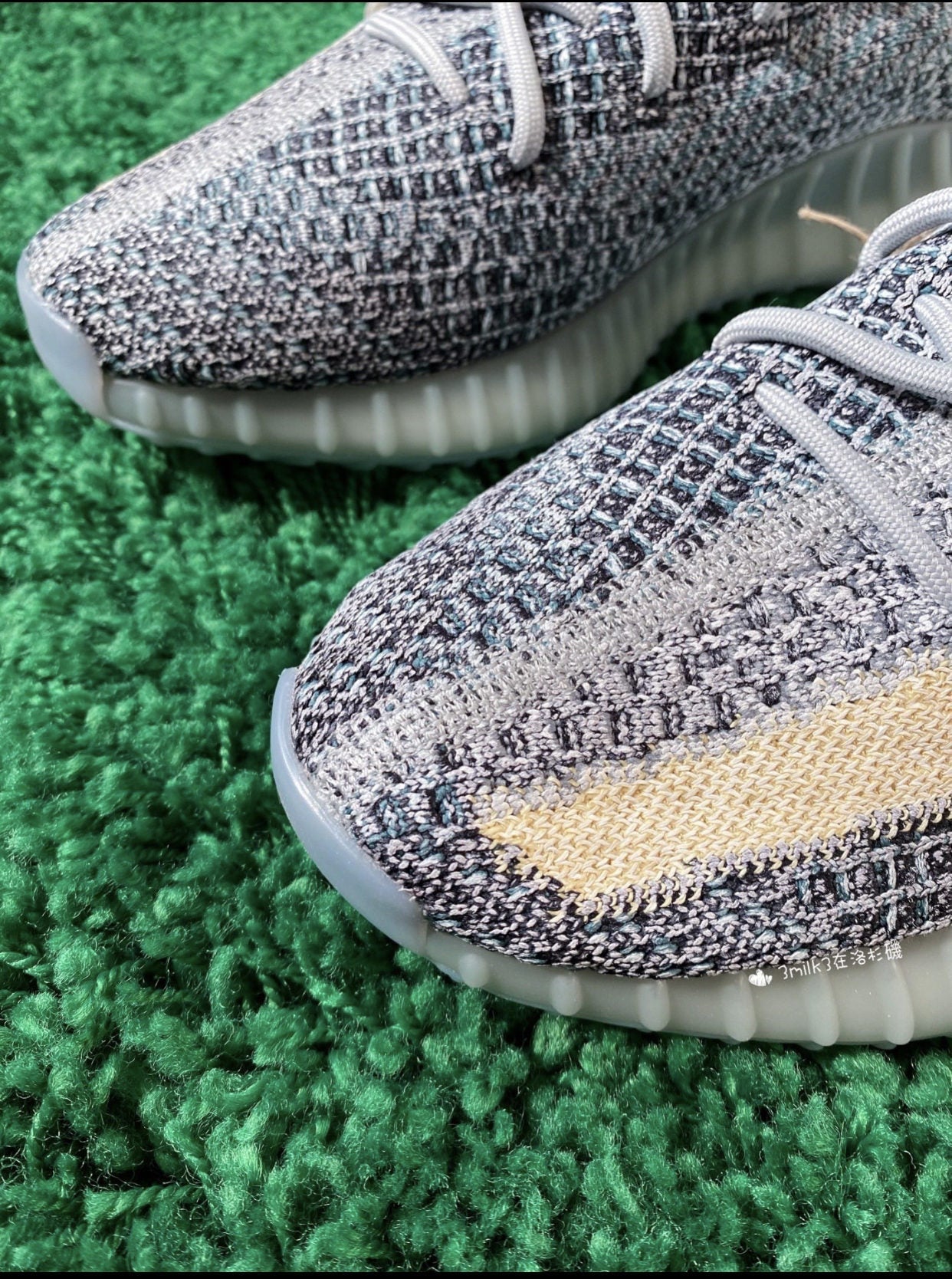 GLM - Yzy 350 Washed Tannins Sneaker