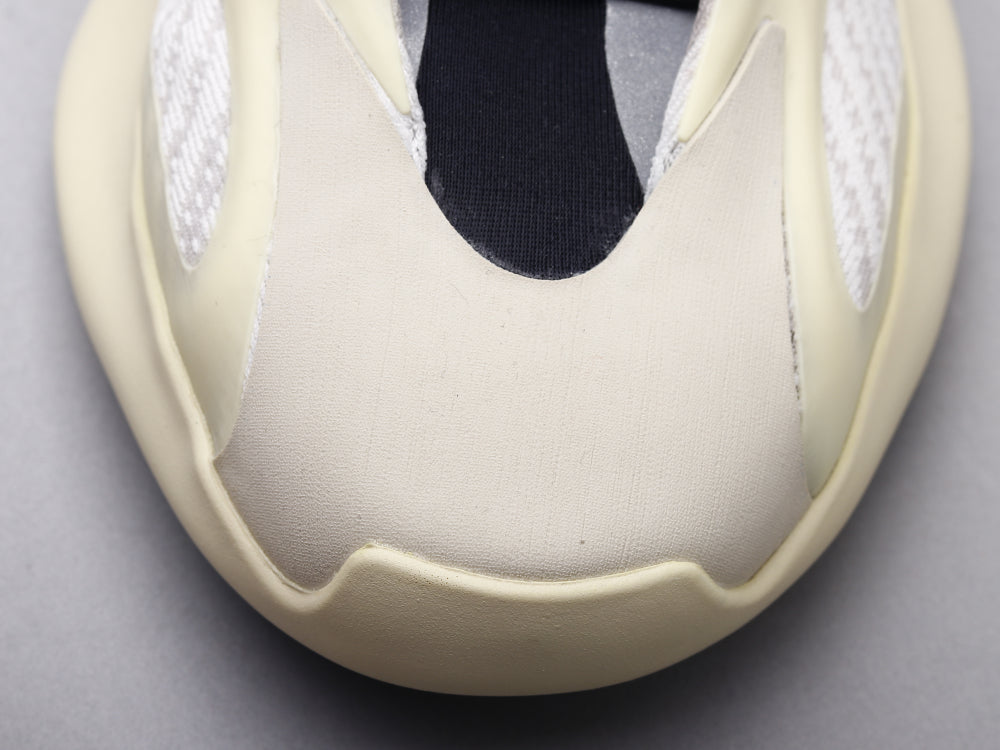 GLM - Yzy 700 Azael Alien Sneaker