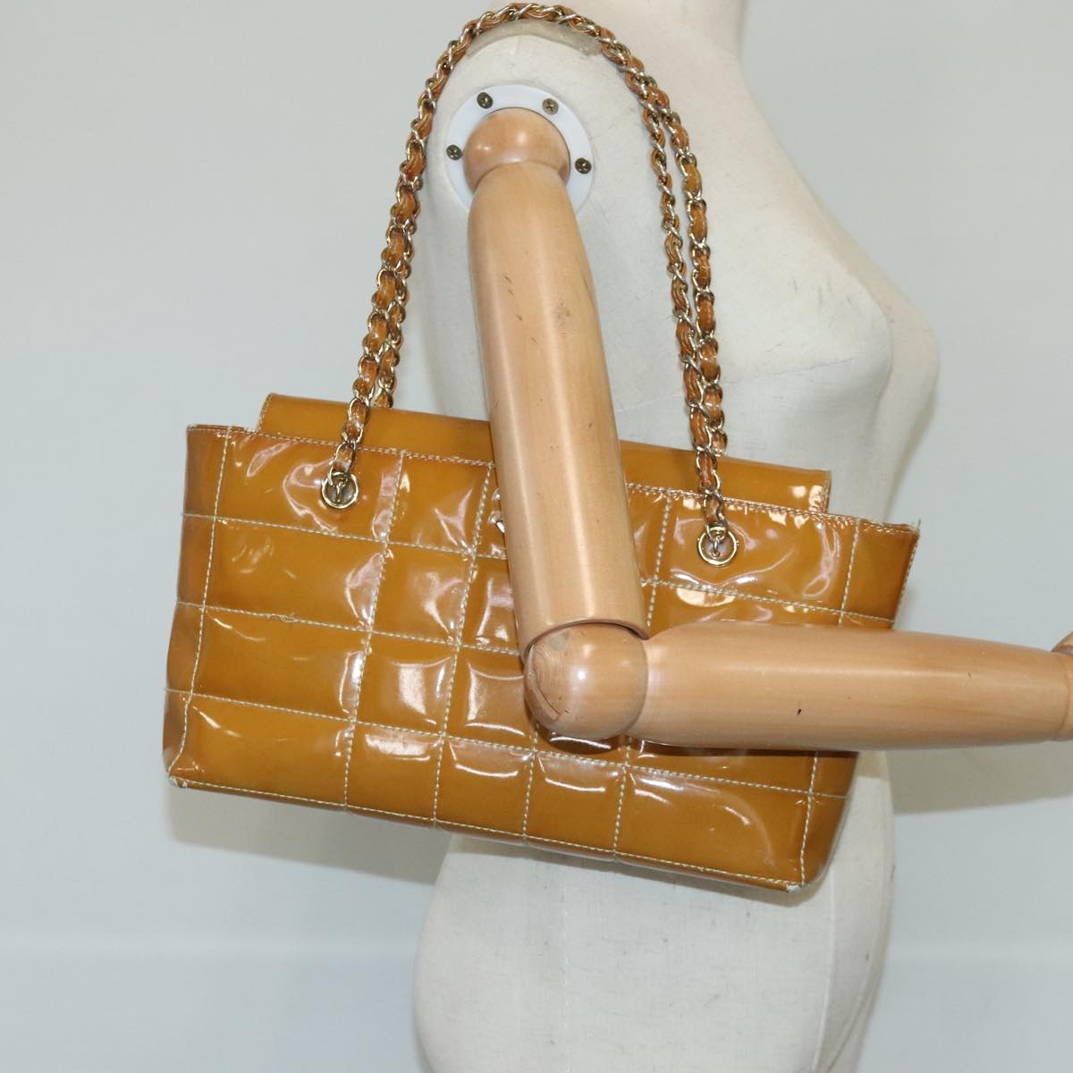 CHANEL Choco Bar Chain Shoulder Bag Patent leather Gold Beige CC 97452