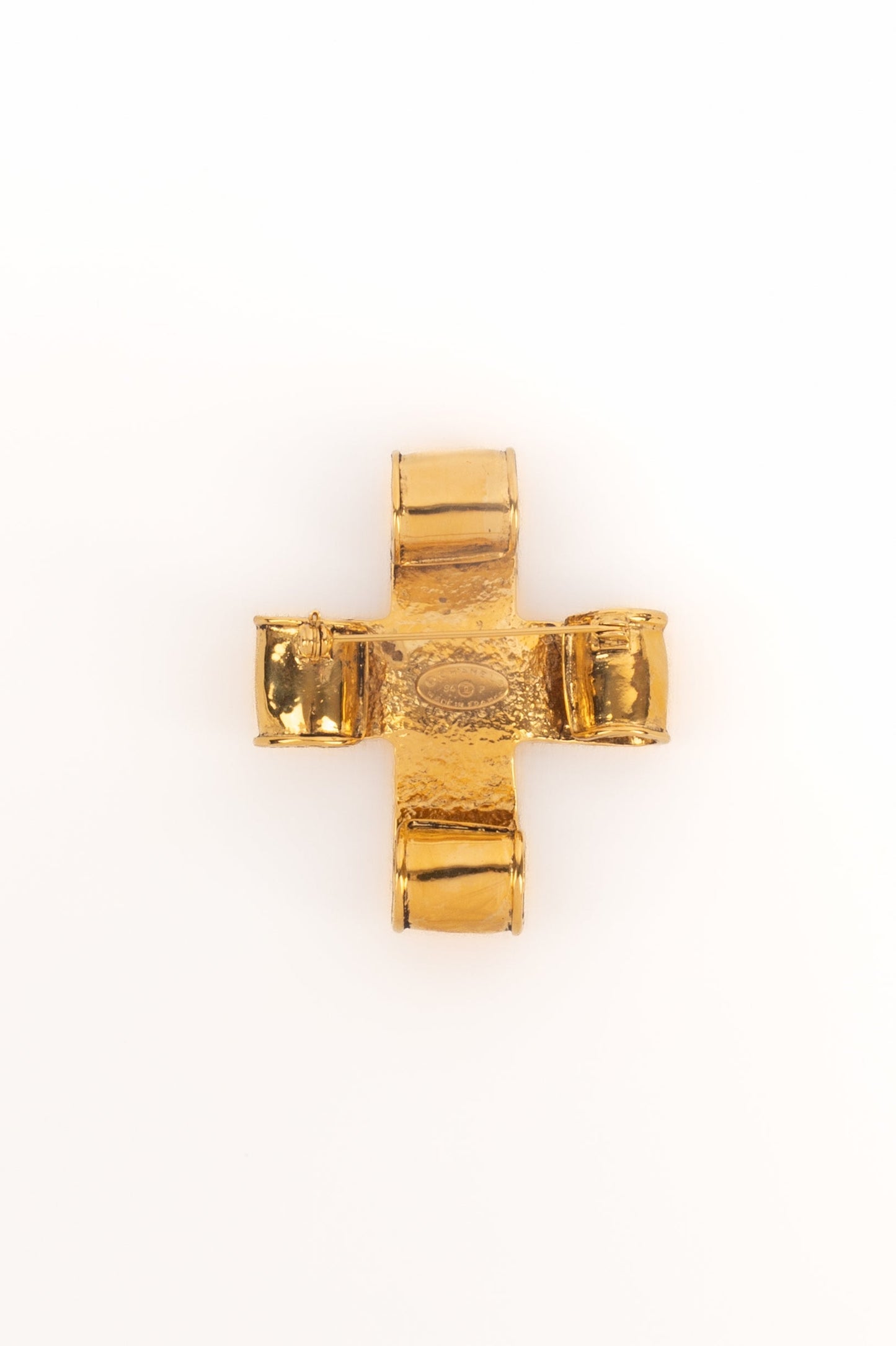 Broche croix Chanel