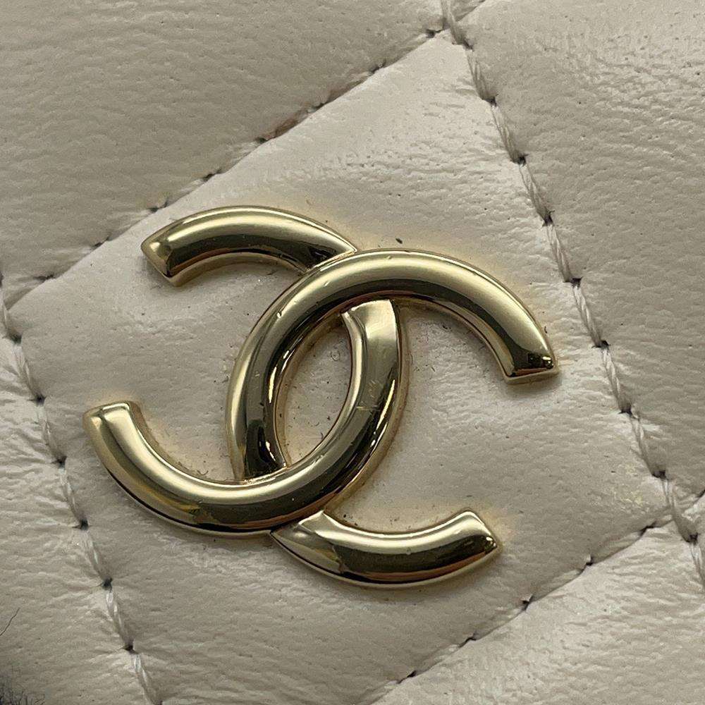 CHANEL Chain wallet White  Shiny Calf Leather