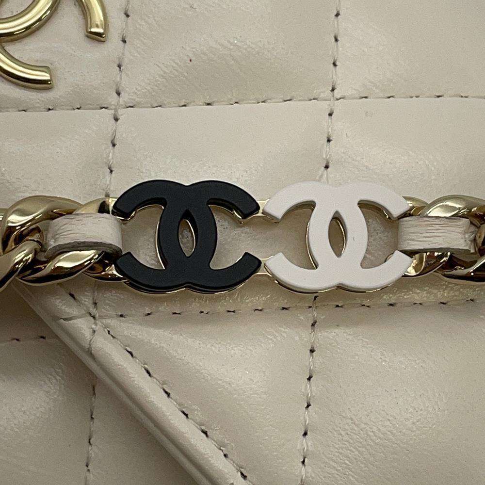 CHANEL Chain wallet White  Shiny Calf Leather